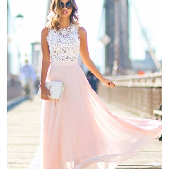 Dresses & Skirts - NWOT flowly maxi dress